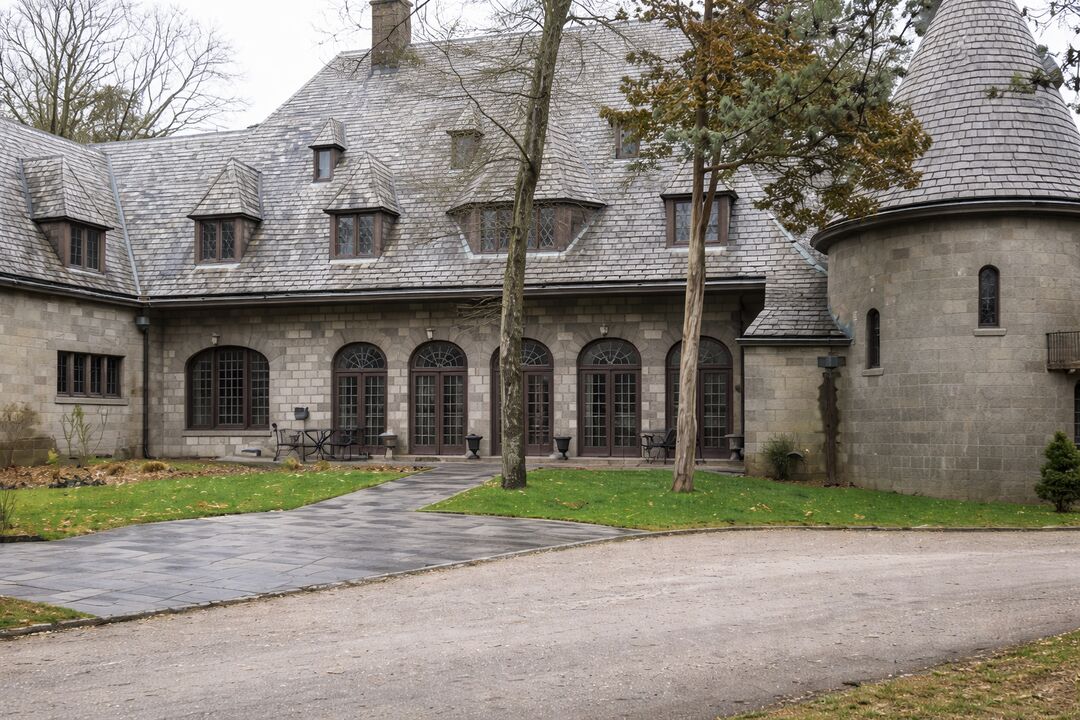 Islip destination image
